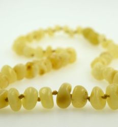 Baby line Baroque ogrlice od ćilibara proizvedene su od 100 % prirodnog baltičkog za bezbolno nicanje zubića i jačanje imuniteta